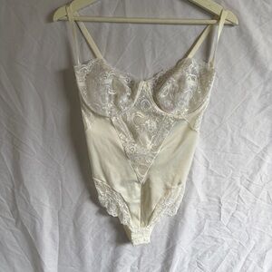 Vintage 90s Cabernet Bridal Pearl Lingerie Floral Lace Paneling Underwire Boning